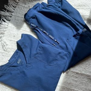 NAVY MEDCOUTURE SCRUB SET